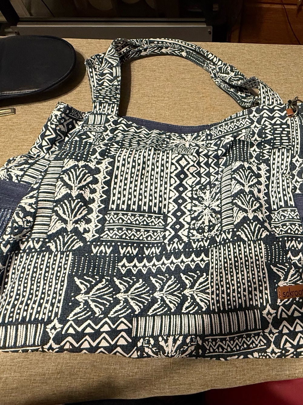 Sakroots Navy and White Patterned Canvas Shoulder Tote